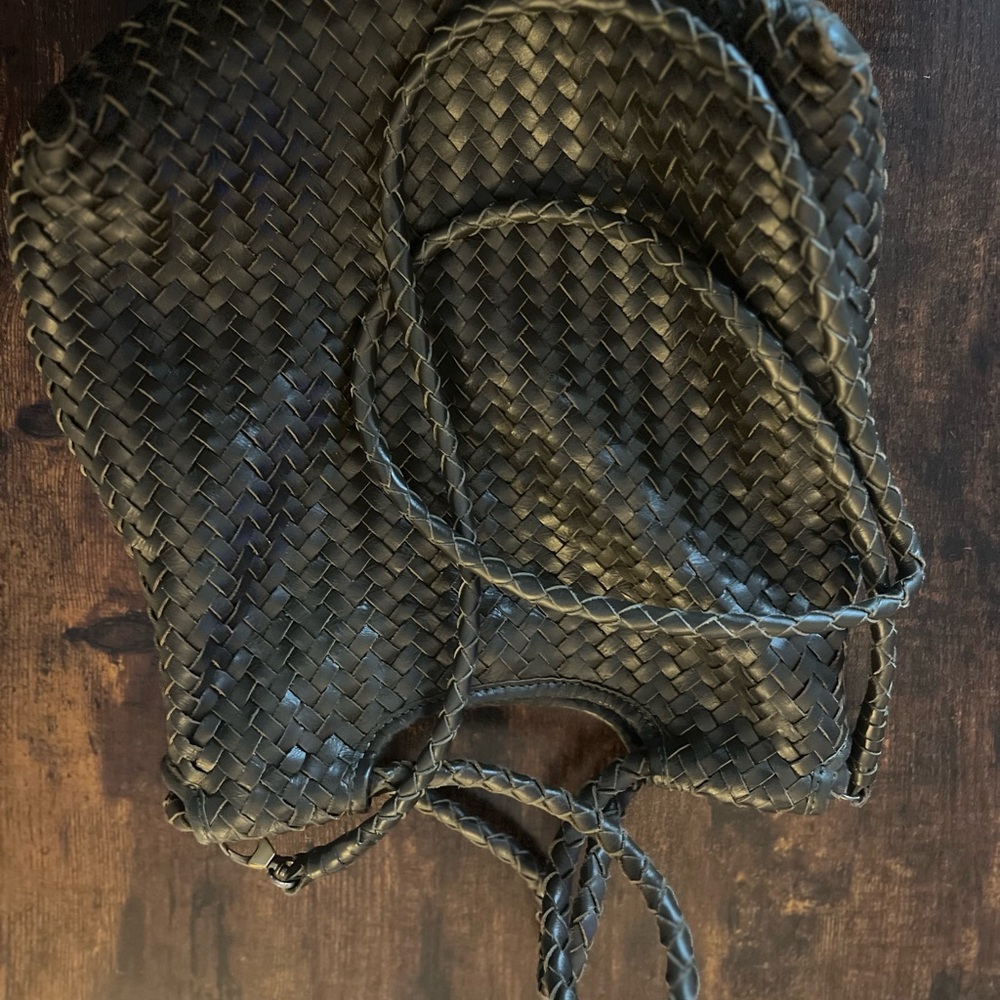 Bembien deep green woven cross body bag. Barely used. 2 different strap choices - Picture 3 of 9